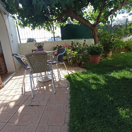 Appartement Flat With Garden Near Sea, Port And Airport à Artemi Extérieur photo