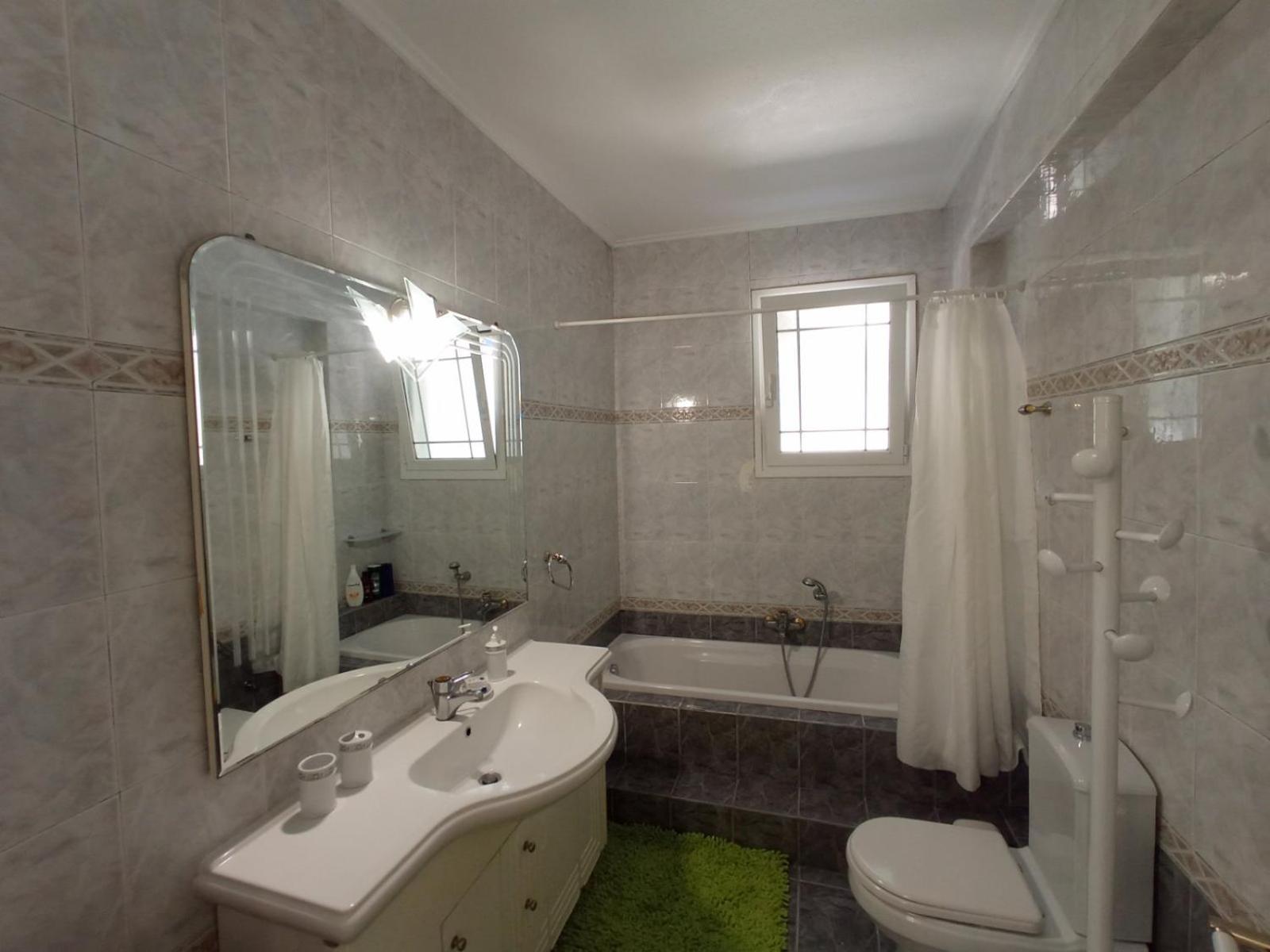 Appartement Flat With Garden Near Sea, Port And Airport à Artemi Chambre photo